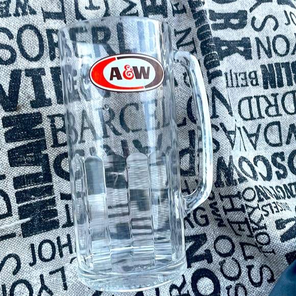 Vintage A&W Root Beer Mug Clear Plastic w/ light wear - Picture 6 of 7